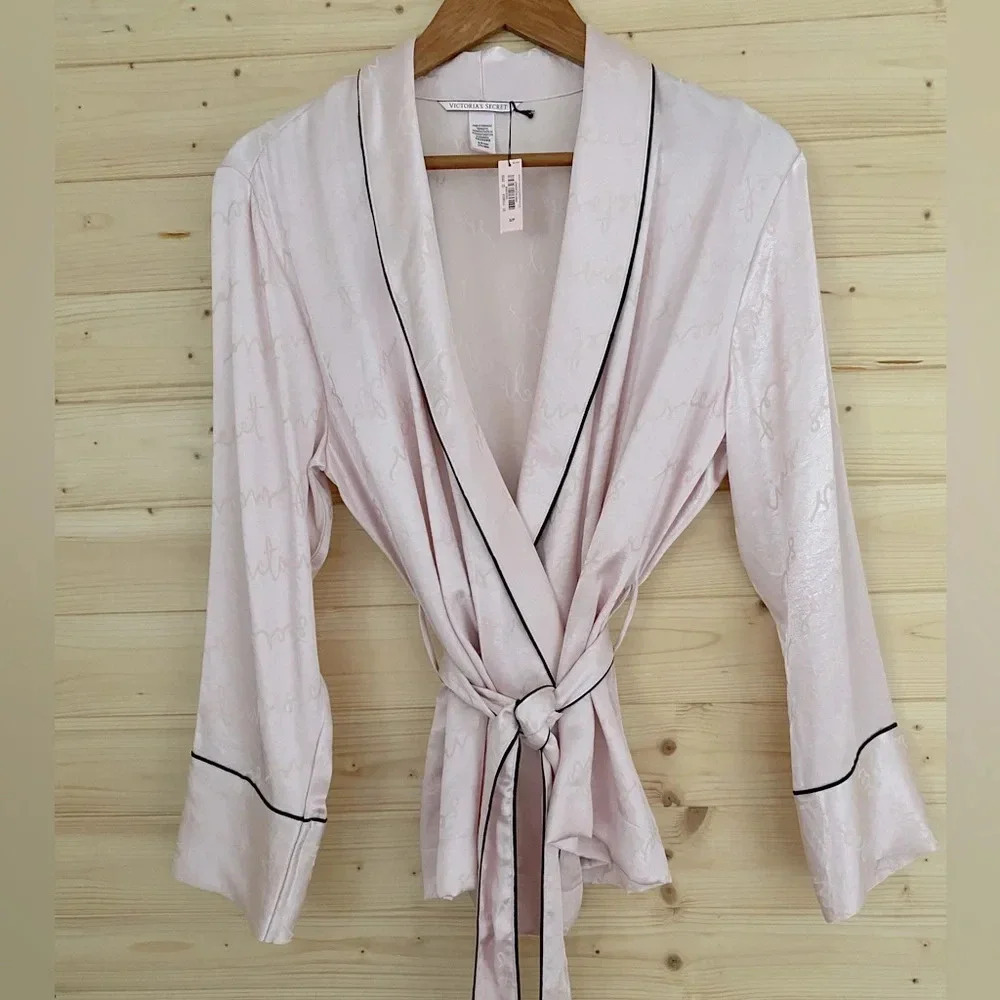 Victoria’s Secret Soft Pink Wrap Style Robe Lounge Bathrobe Black Piping